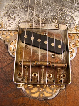 Joker guitar mid detail front Picture
