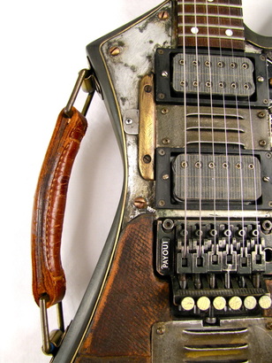 Synchron guitar detail left front Picture