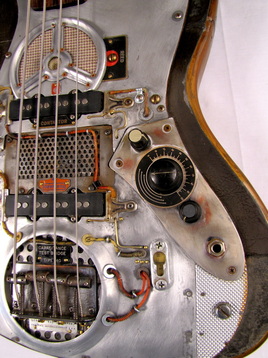 Smashmouth bass guitar control detail Picture