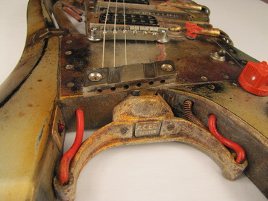 MOD-U-LINE Relic electric guitar bottom front detail Picture