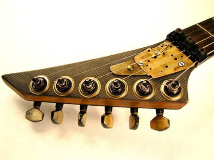 Synchron guitar head frontPicture